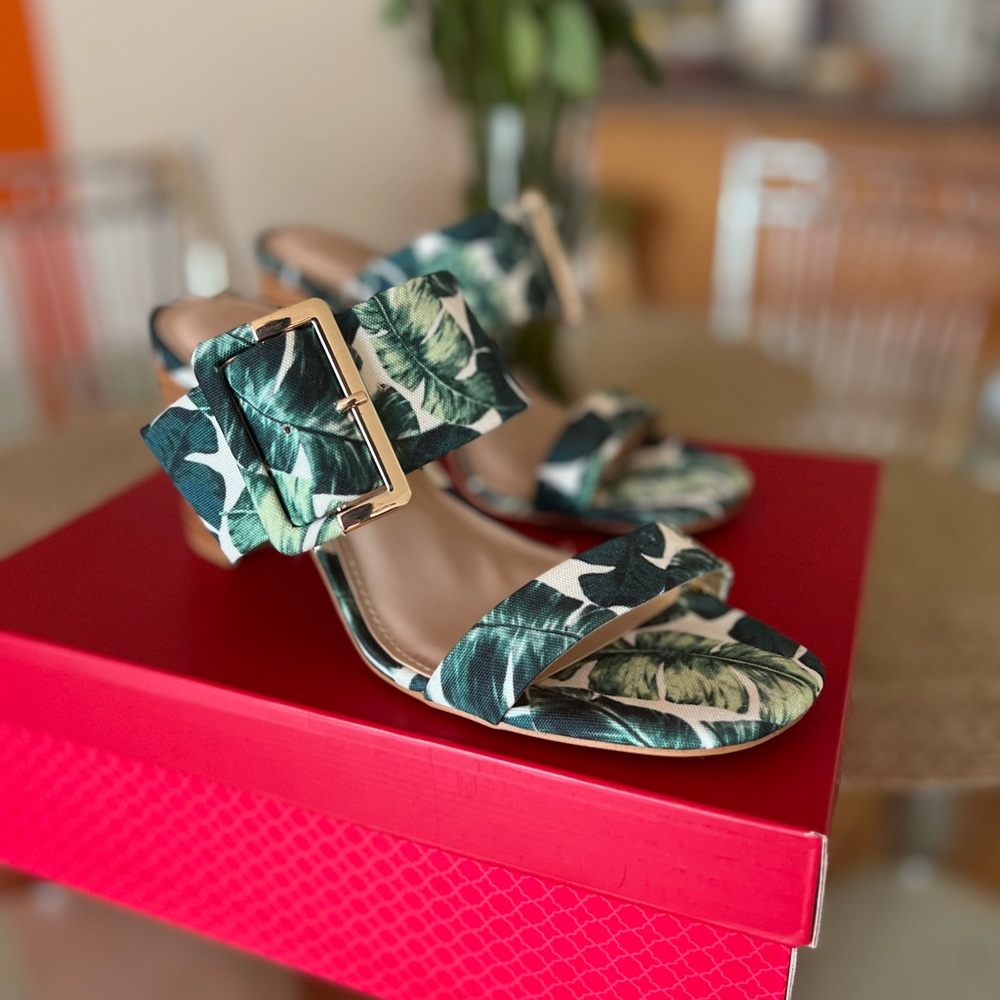 Kelly & Katie Brand New KK-Vinnie Palm Print Canvas Heels Sandals Size 7.5